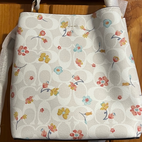 Coach Brand New!! - Picture 4 of 9